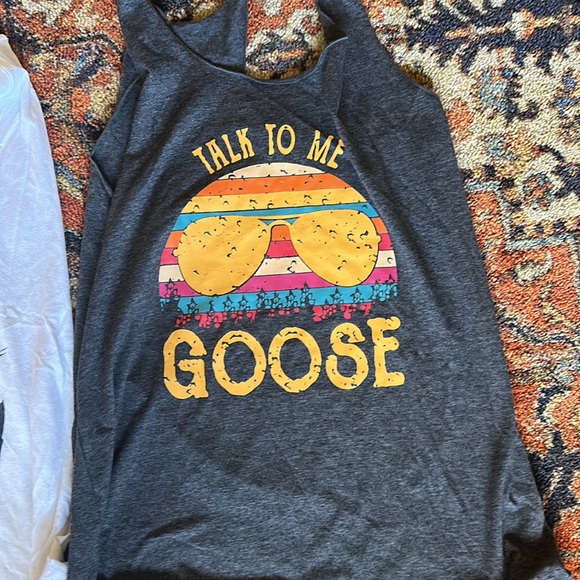 Lot of size medium graphic tanks - Picture 5 of 6